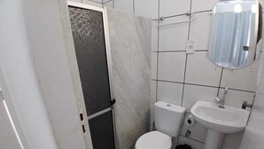 Dobbeltrom – executive, aircondition | Bad | Håndklær og toalettpapir
