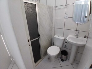 Dobbeltrom – executive, aircondition | Bad | Håndklær og toalettpapir