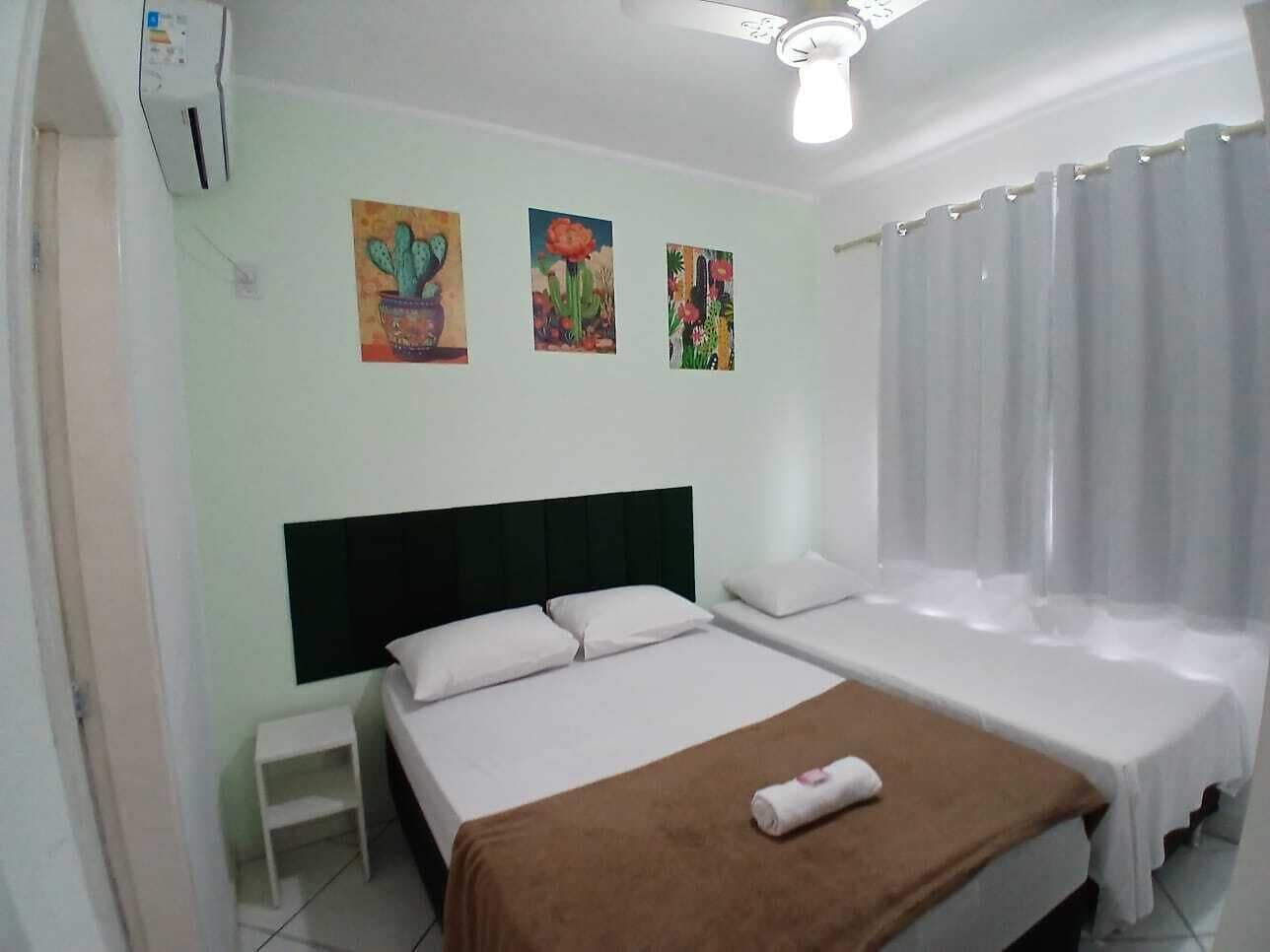 Quarto quádruplo superior | Individualmente decorados, escrivaninha