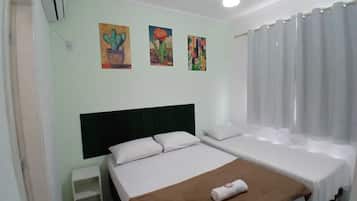 Superior-Vierbettzimmer | Individuell dekoriert, Schreibtisch, laptopgeeigneter Arbeitsplatz