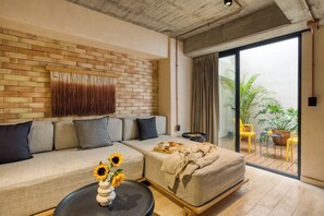 Leilighet – superior, byutsikt | Oppholdsområde | TV