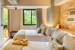 Apartamento executivo, vista para a cidade | Frigobar, cofres nos quartos, escrivaninha
