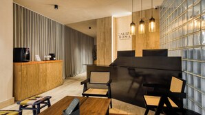 Lobby sitting area - Caliza Roma Residences by Tasman (Mexico City)