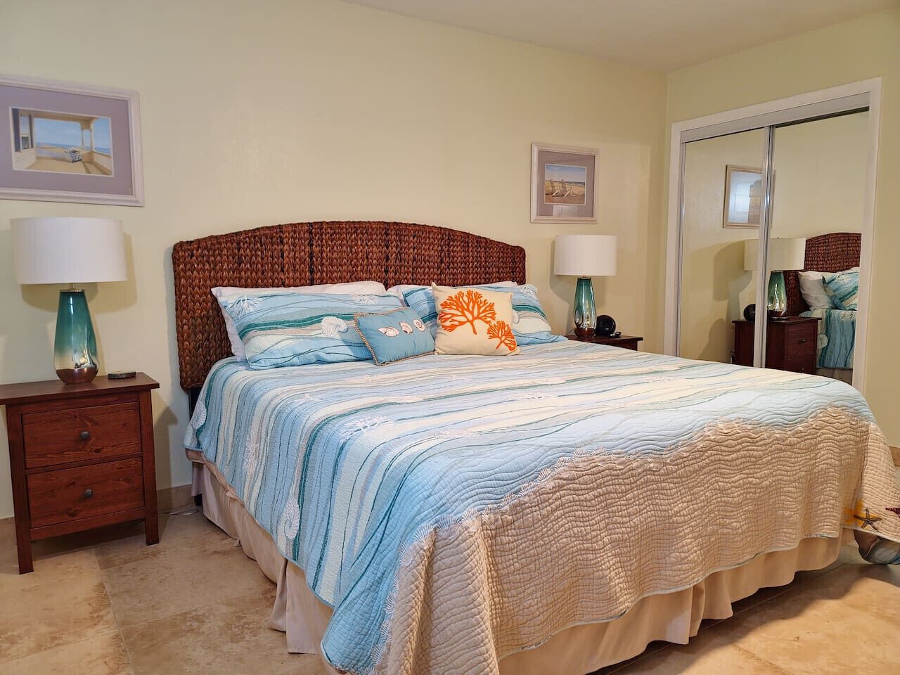 2 camere, una scrivania, ferro/asse da stiro, culla da viaggio