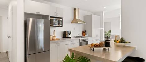 Micro-ondas, fogão, cooktop, lava-louças