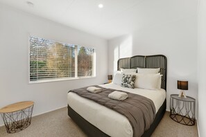 4 bedrooms, iron/ironing board, free WiFi