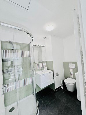 Bathroom - One bedroom flat near train station (Luxembourg City)