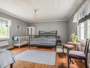 2 bedrooms, iron/ironing board