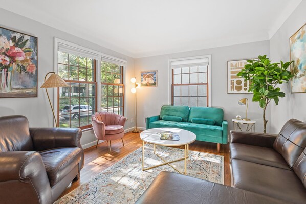 House, Multiple Beds, Kitchen, Garden View (Parkway Cottage) | Living area