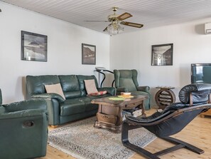 TV, fireplace - Uskeboda by Interhome (Guldsmedshyttan)