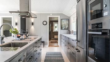 Refrigerador, microondas, horno, lavavajillas