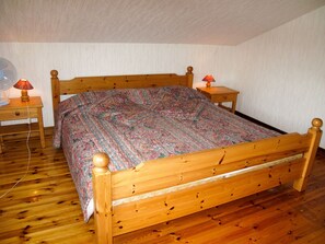 2 bedrooms, desk, iron/ironing board