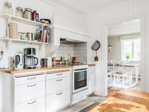 Fridge, microwave, oven, dishwasher - Bäcklunda by Interhome (Mullhyttan)