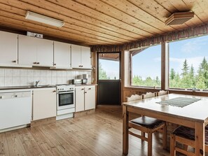 Fridge, microwave, oven, dishwasher - Högvallen Emma Elden by Interhome (Åre)