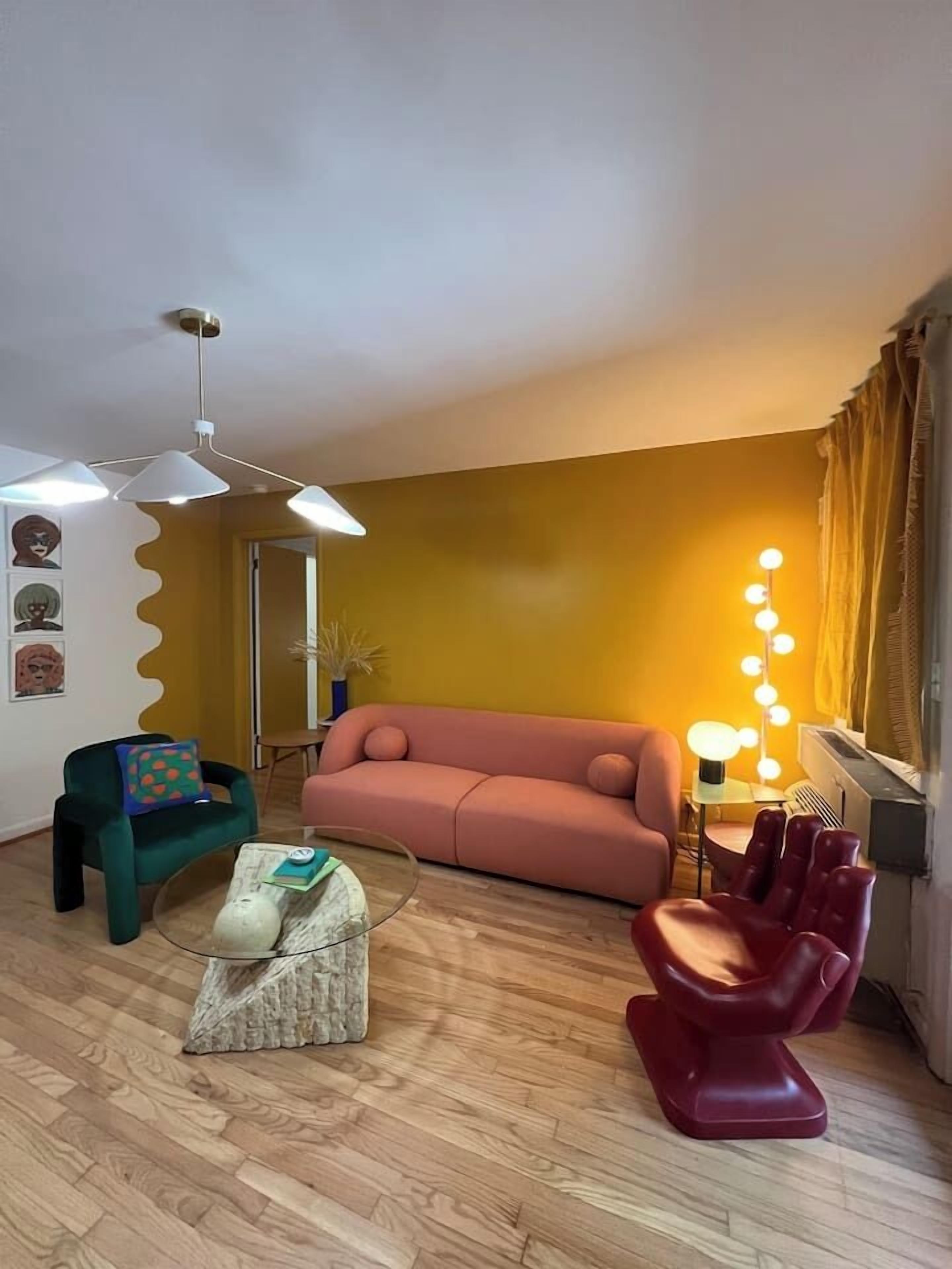 The Venturi Suite | 1 King | Newly Renovated!
