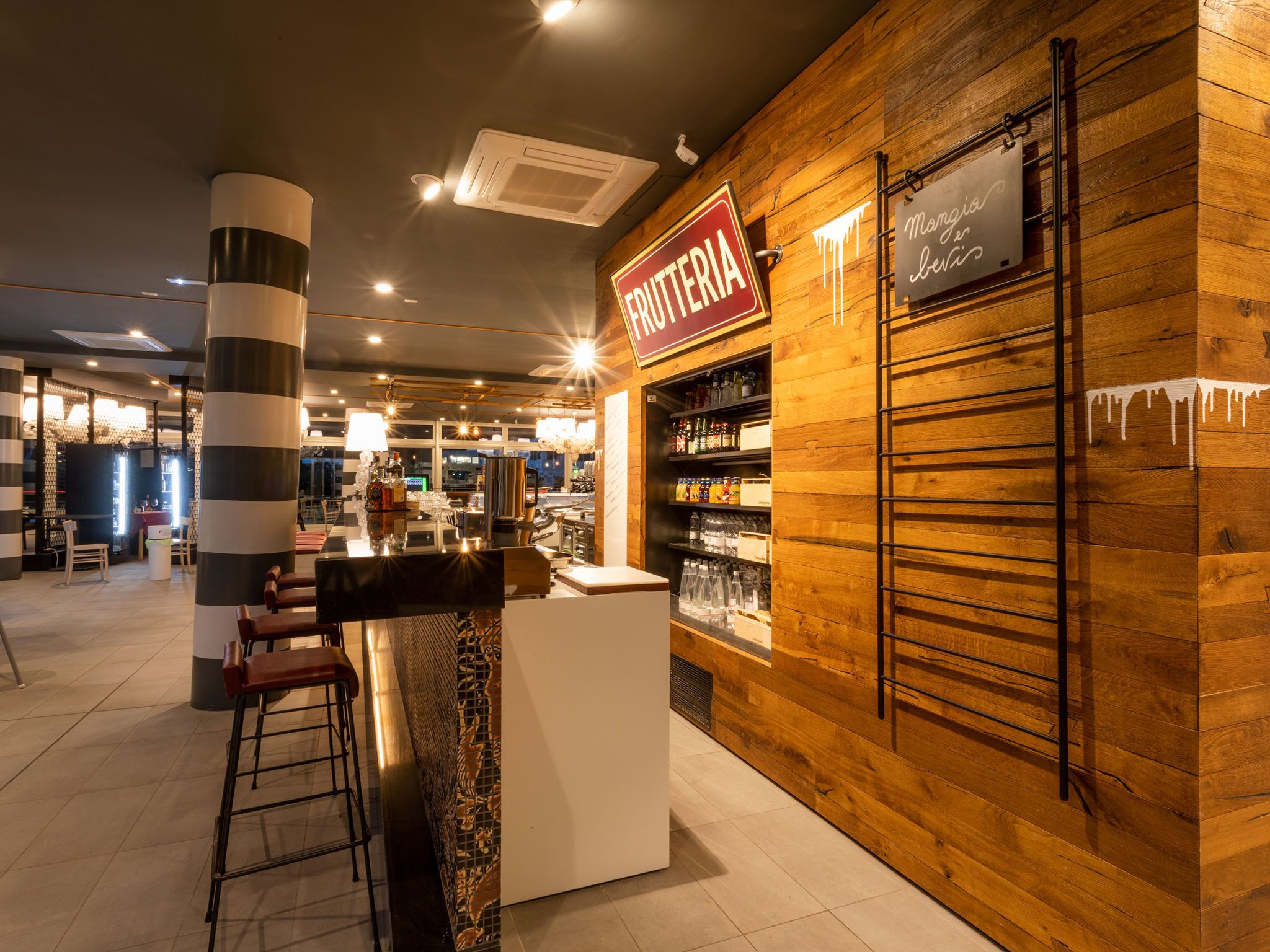 Bar (in der Unterkunft)