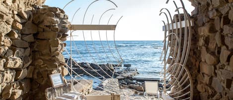 Una spiaggia nelle vicinanze