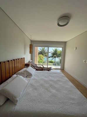 4 dormitorios, tabla de planchar con plancha, ropa de cama