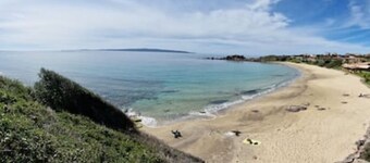 Sea view, walk to beach, apt. "Mistral.