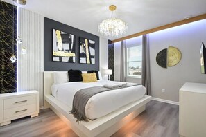 12 slaapkamers, een strijkplank/strijkijzer, reisbedje, gratis wifi