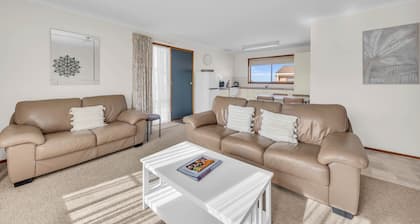 Harbour Lights - 2 Bedroom with pool