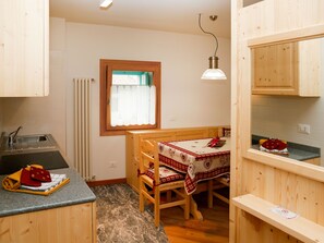 Dining - Cjase Fravins by Interhome (Raveo)