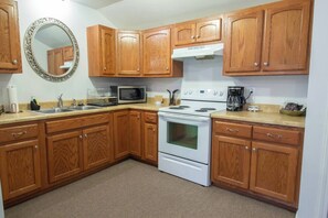 Fridge, microwave, oven, stovetop - Cozy Retreat Near Ft. Wood! (Waynesville)