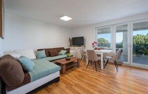 TV, mesa de pingue-pongue