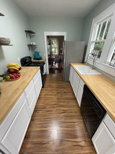 Whole House, sleeps 7,  within walking distance to downtown Spartanburg!