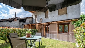 Outdoor dining - La Maison d'Amelie by Interhome (Fenis)