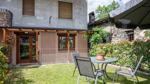 Outdoor dining - La Maison d'Amelie by Interhome (Fenis)