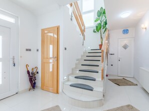 Interior - Queen Ahn with heated pool by Interhome (Kaštela)