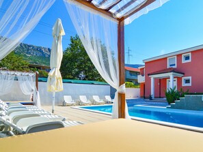 A heated pool - Queen Ahn with heated pool by Interhome (Kaštela)