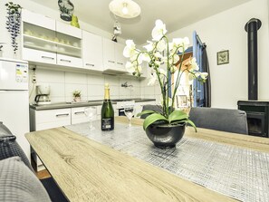 Fridge, oven, cookware/dishes/utensils