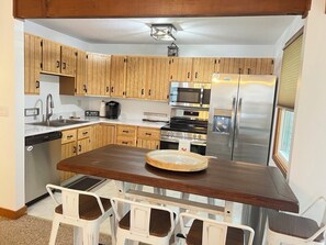 Fridge, microwave, oven, stovetop - Pleasant Mountain Escape – 5Bedroom Lakeside Condo next to Shawnee P. ski trails (Bridgton)