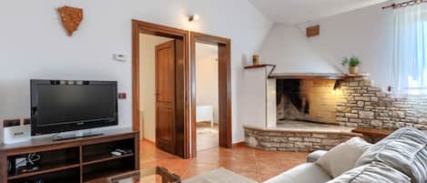 Fernseher, Kamin