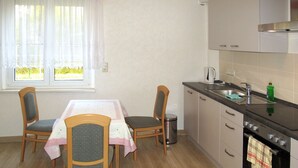 Kjøleskap, mikrobølgeovn, ovn og oppvaskmaskin