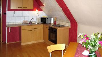 Fridge, microwave, oven, cookware/dishes/utensils