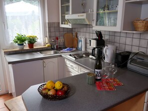 Fridge, oven, toaster, highchair - Am Pälitzsee by Interhome (Wesenberg)