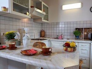 Kühlschrank, Kochgeschirr/Geschirr/Besteck