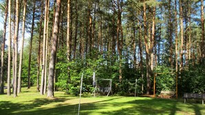 A park with a grassy area, a swing set, and a bench. - Waldhäuser by Interhome (Himmelpfort)