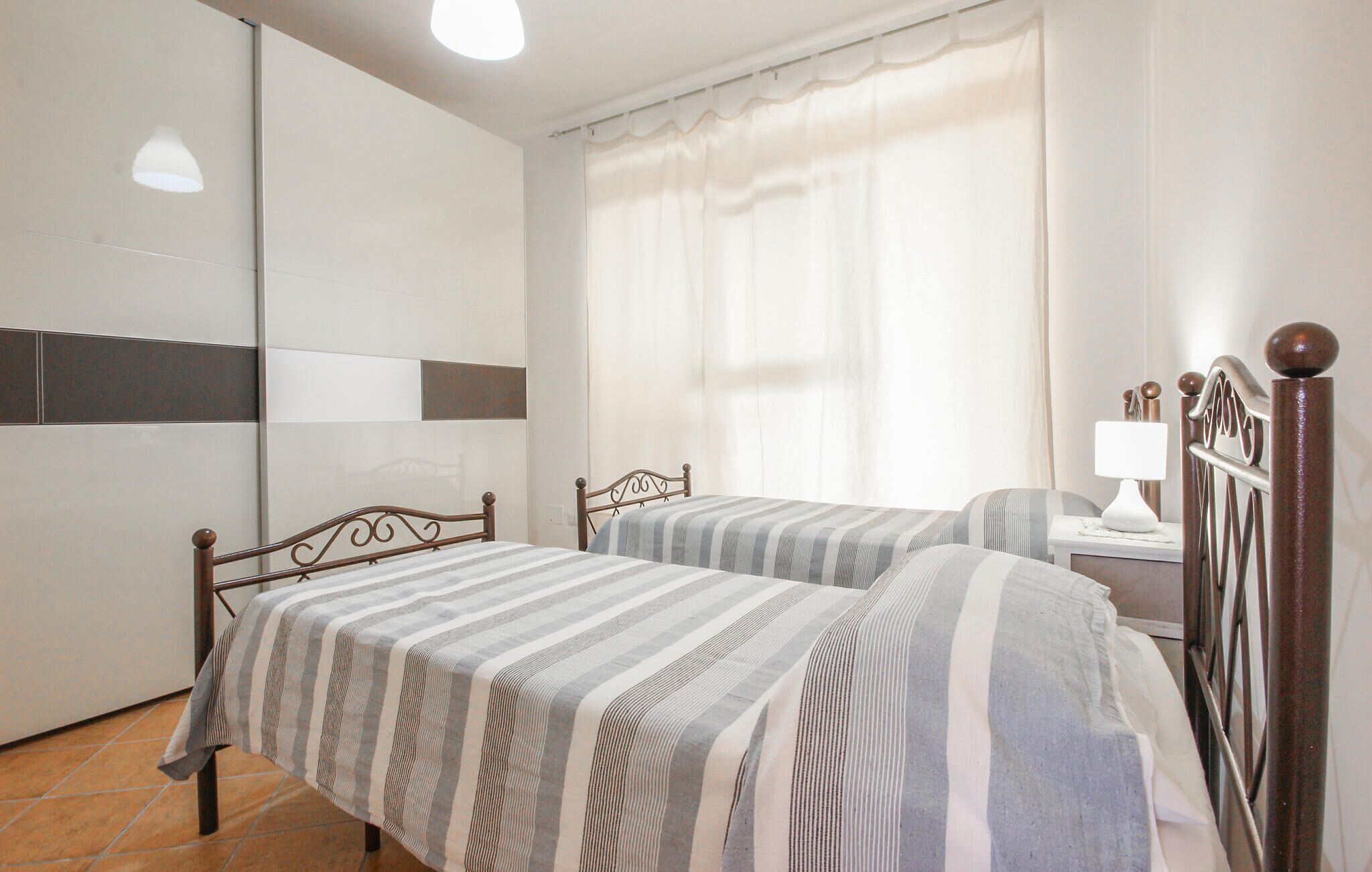2 habitaciones, wifi gratis y ropa de cama 