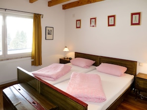 4 bedrooms, WiFi
