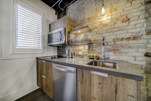 Refrigerador, microondas, parrilla de estufa y lavavajillas 