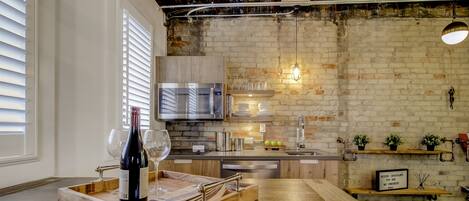 Fridge, microwave, stovetop, dishwasher