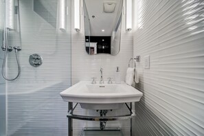 Shower, hair dryer, towels - Westlake Hotel - The Noire Suite (Etobicoke)