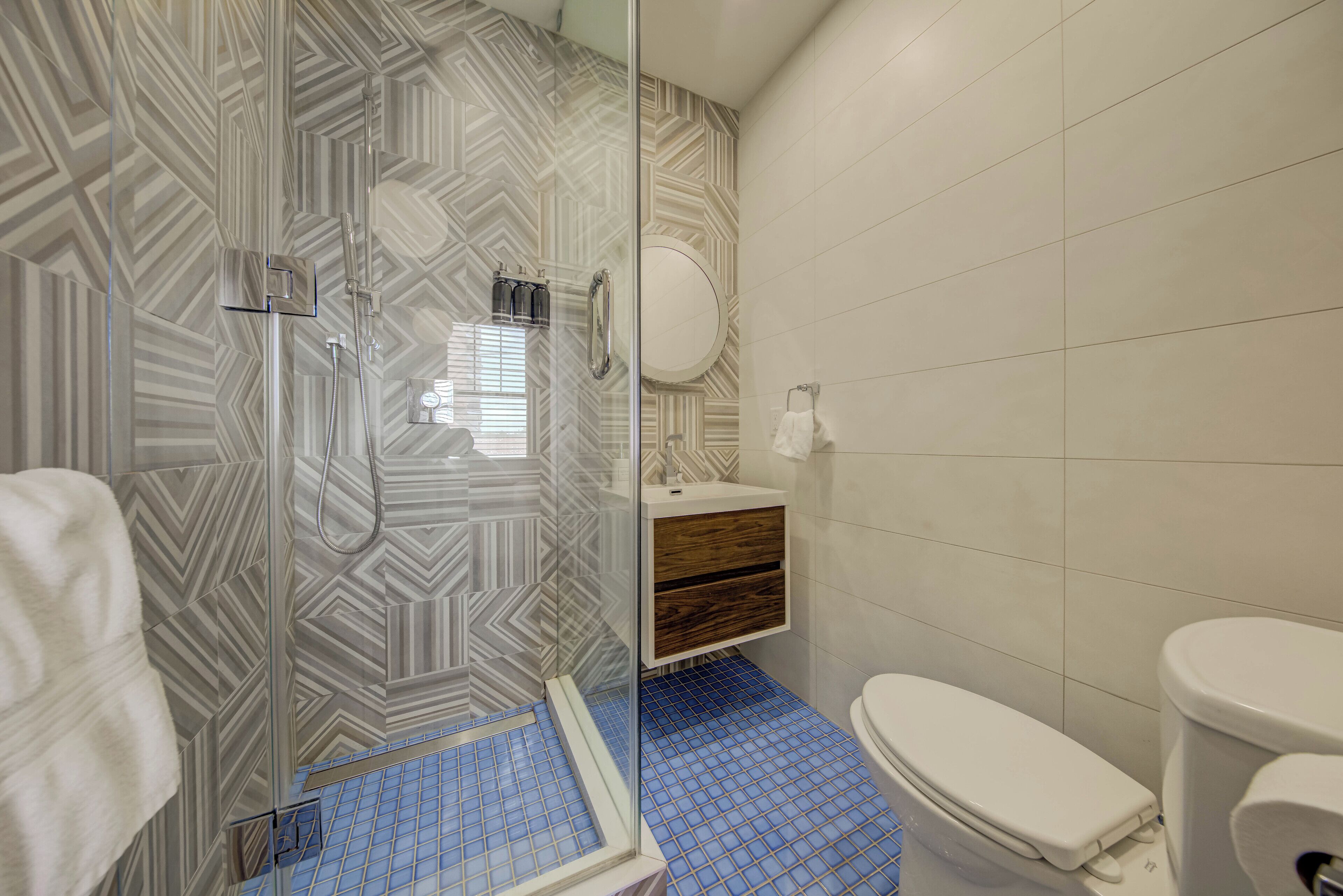 Shower, hair dryer, towels