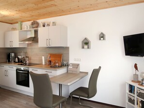 Fridge, oven, dishwasher, toaster - Vacation home Caro by Interhome (Kirburg)