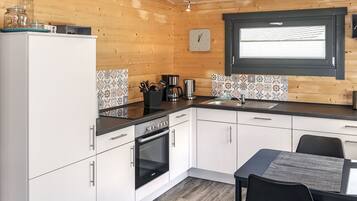 Kühlschrank, Ofen, Geschirrspüler, Kochgeschirr/Geschirr/Besteck