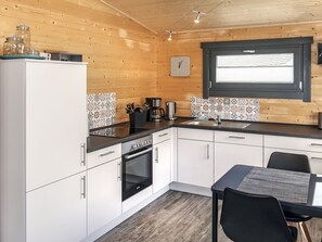 Kühlschrank, Ofen, Geschirrspüler, Kochgeschirr/Geschirr/Besteck